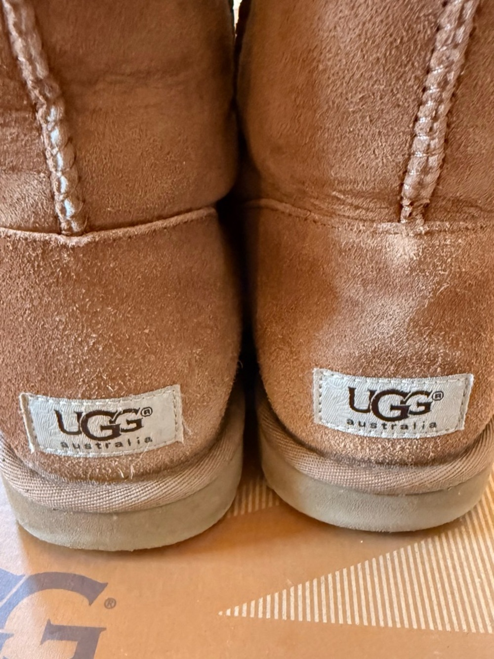 UGG Bailey Button Triplet Chestnut - Picture 3 of 7
